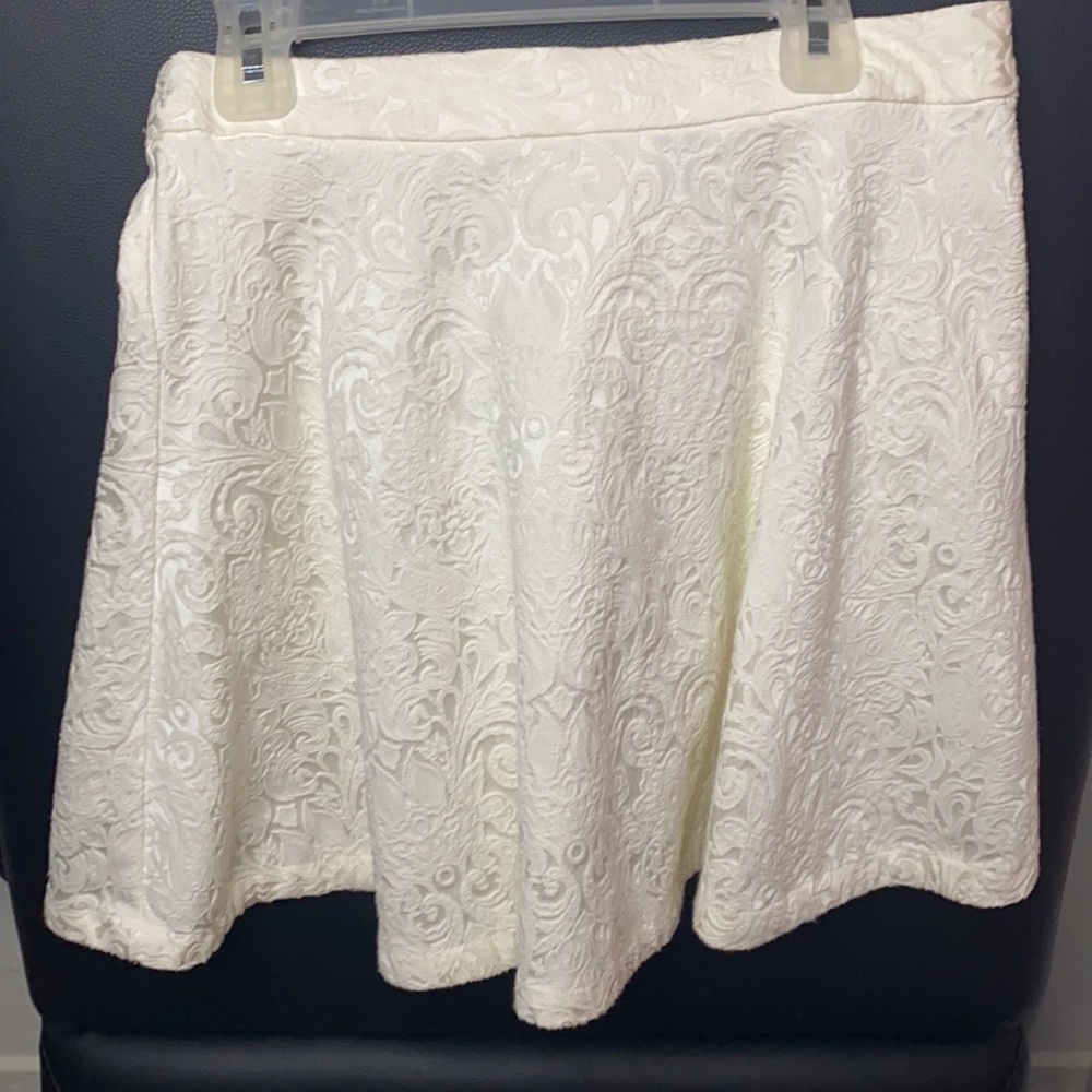 Medium White/cream detailed skater skirt.